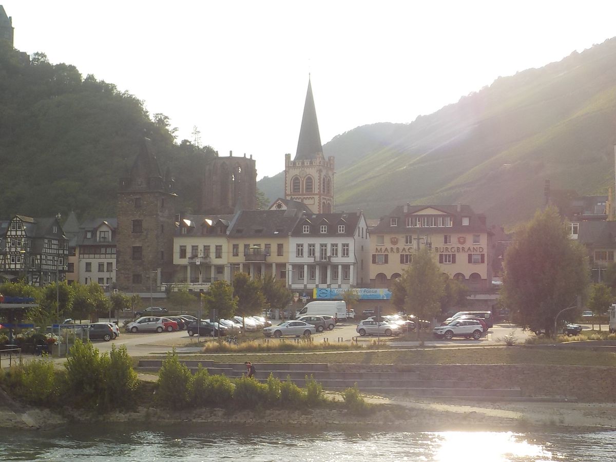 午後はライン川へ。
虹も出てて癒された〜。