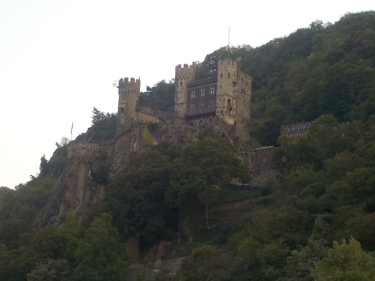 午後はライン川へ。
虹も出てて癒された〜。