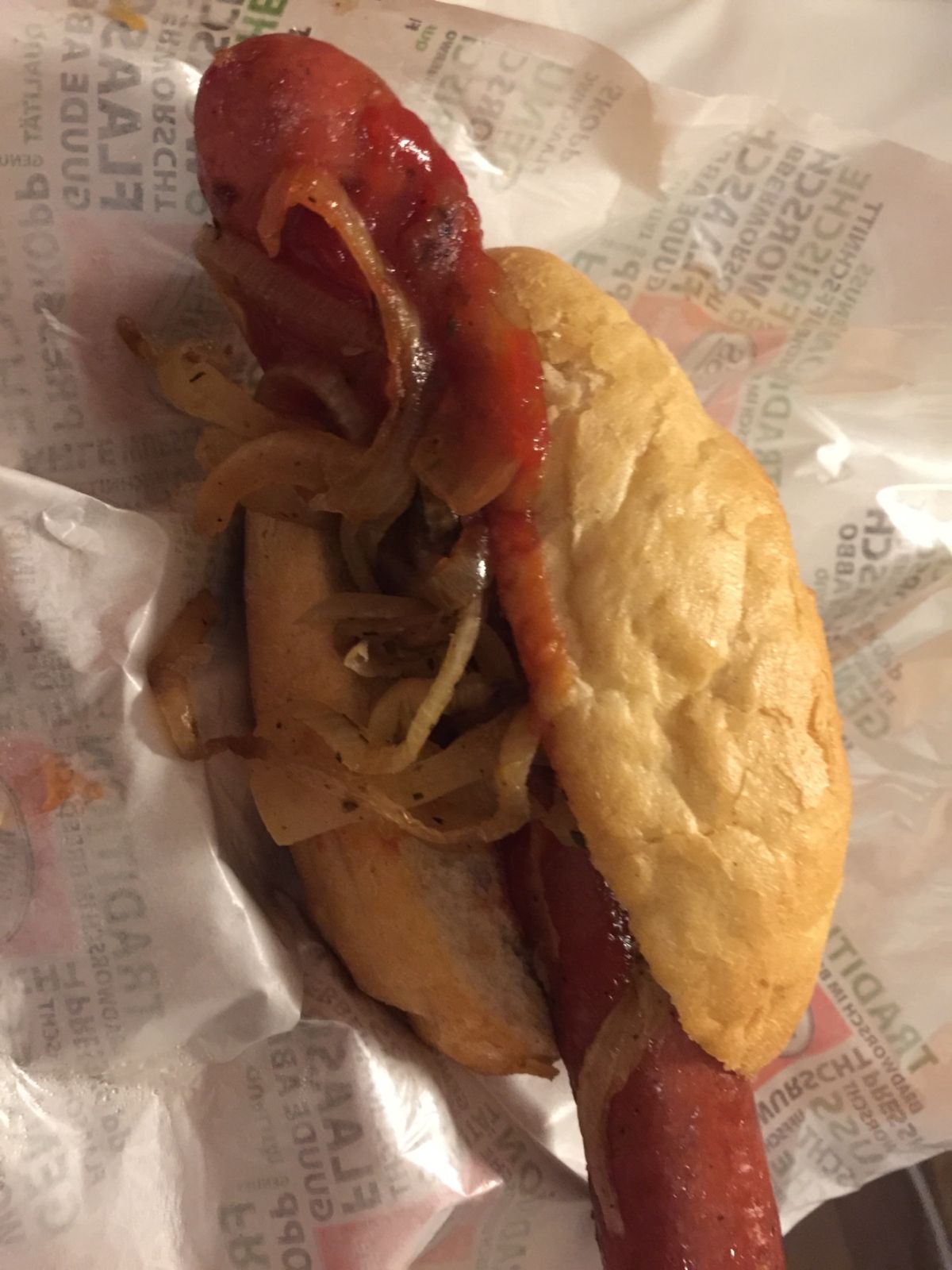 バゲットが安くて超美味しかったー！
単にレタスとチーズとトマトとソーセージ...