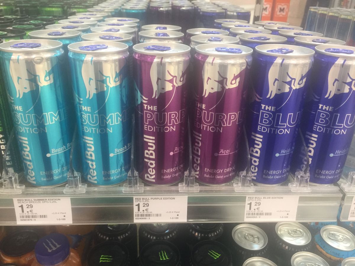 Redbullは、日本にある普通のが美味しいかもw
3枚目のはマズかった水...