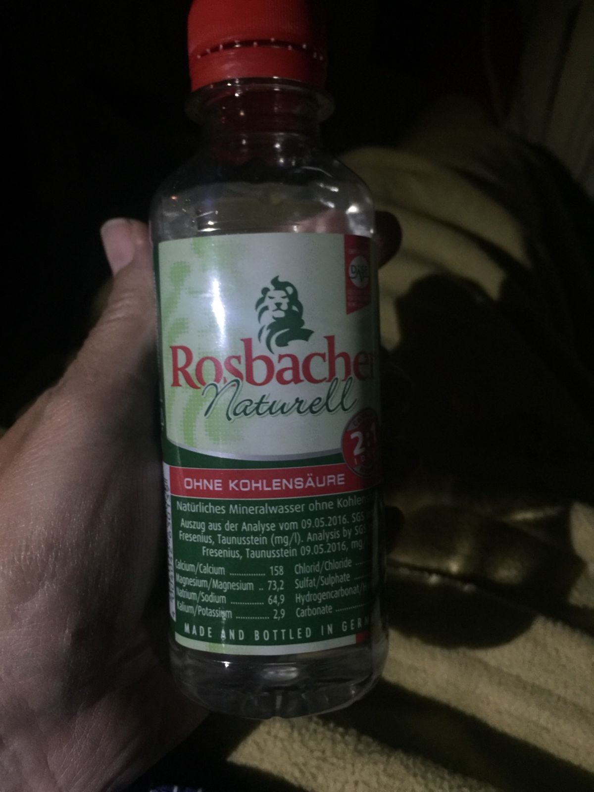 Redbullは、日本にある普通のが美味しいかもw
3枚目のはマズかった水...