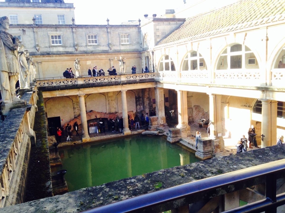 温泉の街バースと世界遺産のストーンヘンジ