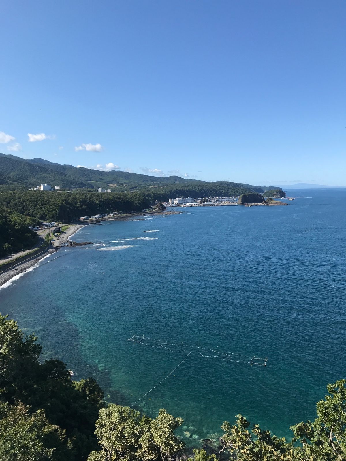 行きたいリストのひとつだった世界自然遺産知床のウトロ。穏やかなオホーツク海...
