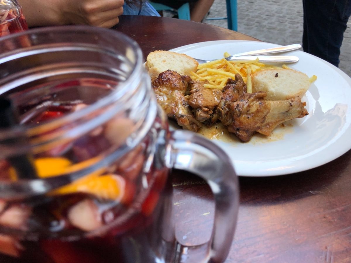 スペインで食べたものいろいろ

タコのガリシア風や、バルでのサングリア...