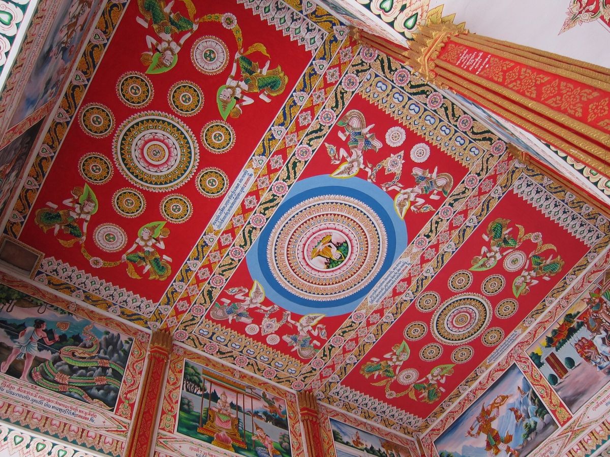 お寺の天井がサイケデリックでかっこいい