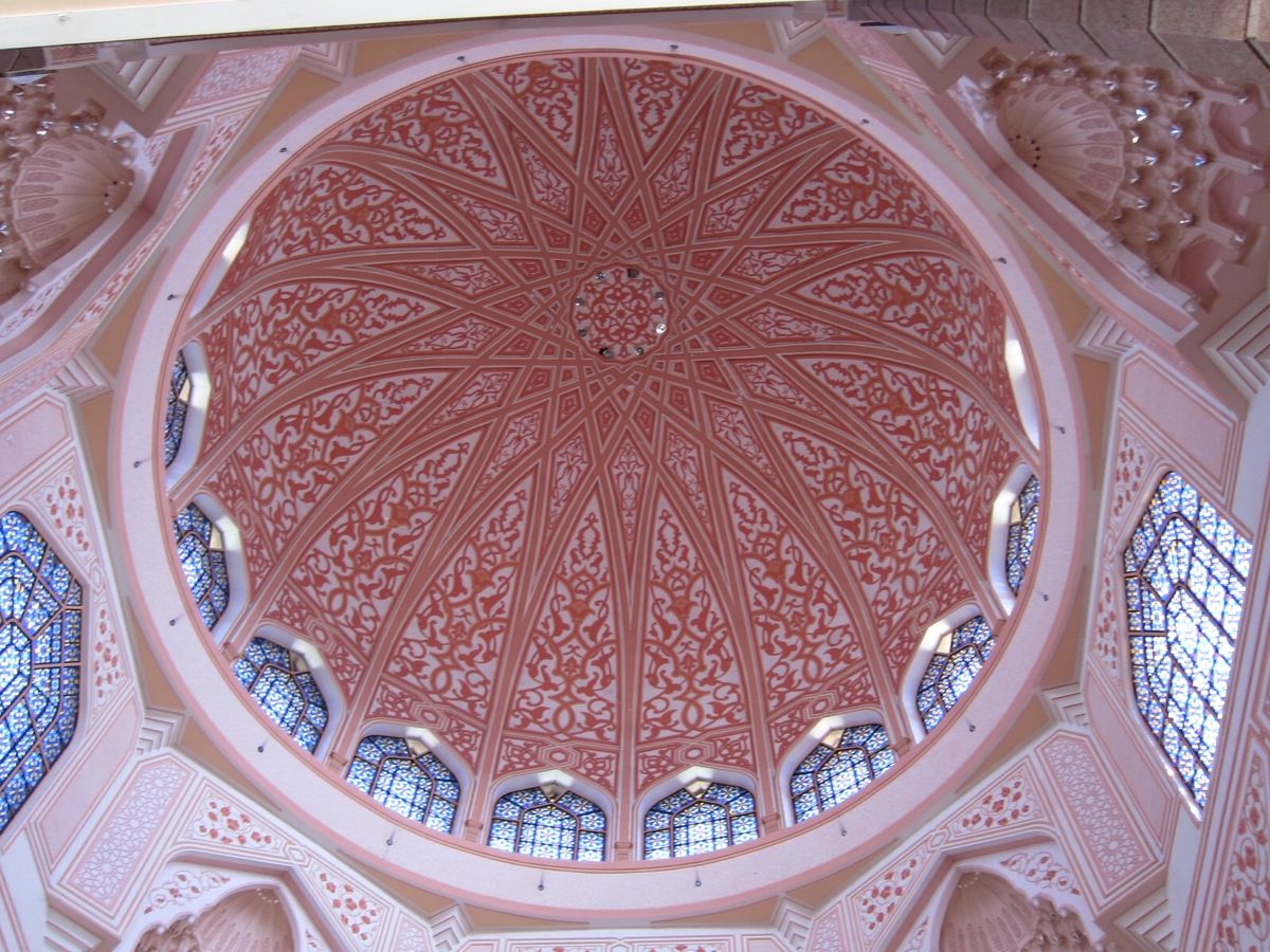 空港に行く途中にピンクモスクに寄りました。かわいいなー