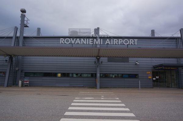 フィンランド・ヘルシンキ、ロヴァニエミ「フィンランド🇫🇮オーロラ鑑賞」の写真：ロヴァニエミ。かつては世界最北だったマク...