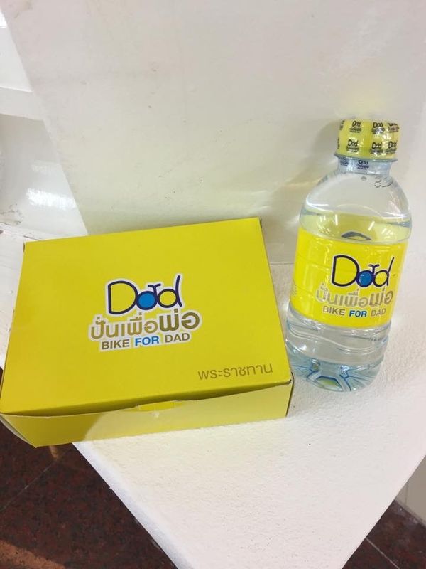 タイ・バンコク「バンコク」の写真:皆んなに配ってるものが、結構なボリューム...