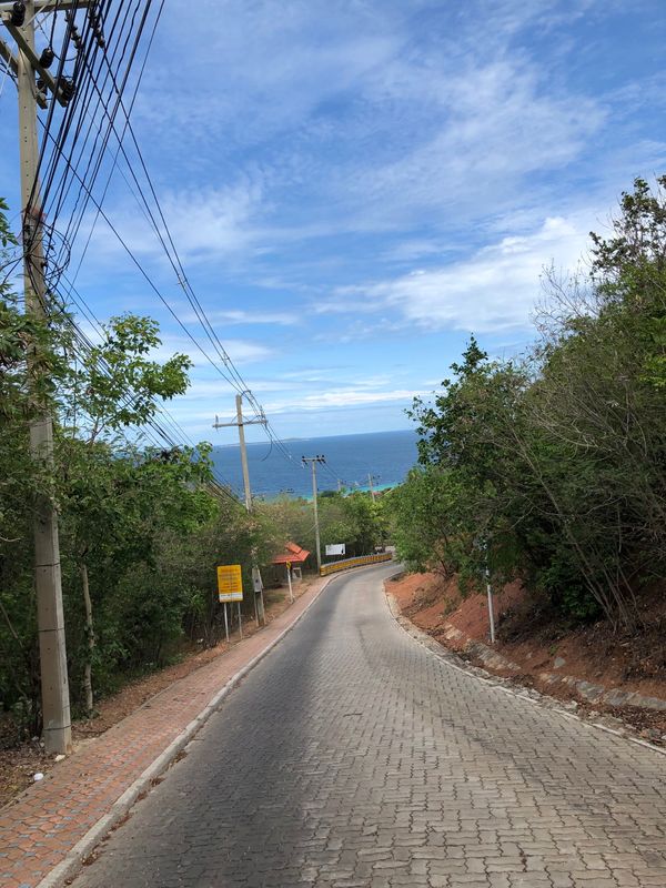 タイ・バンコク「タイ～インド」の写真：バンコク～バス🚌💨でpatayaへ
でも...