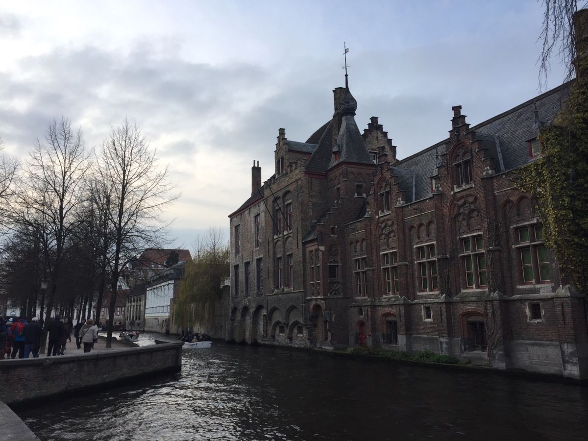 ブリュッセルの中心地にある大広場グランプラス
世界一美しい駅と言われてい...