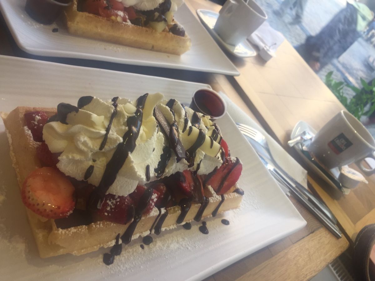 ベルギーといえば、ベルギーワッフルにベルギービール🍻
ムール貝、最高に美...