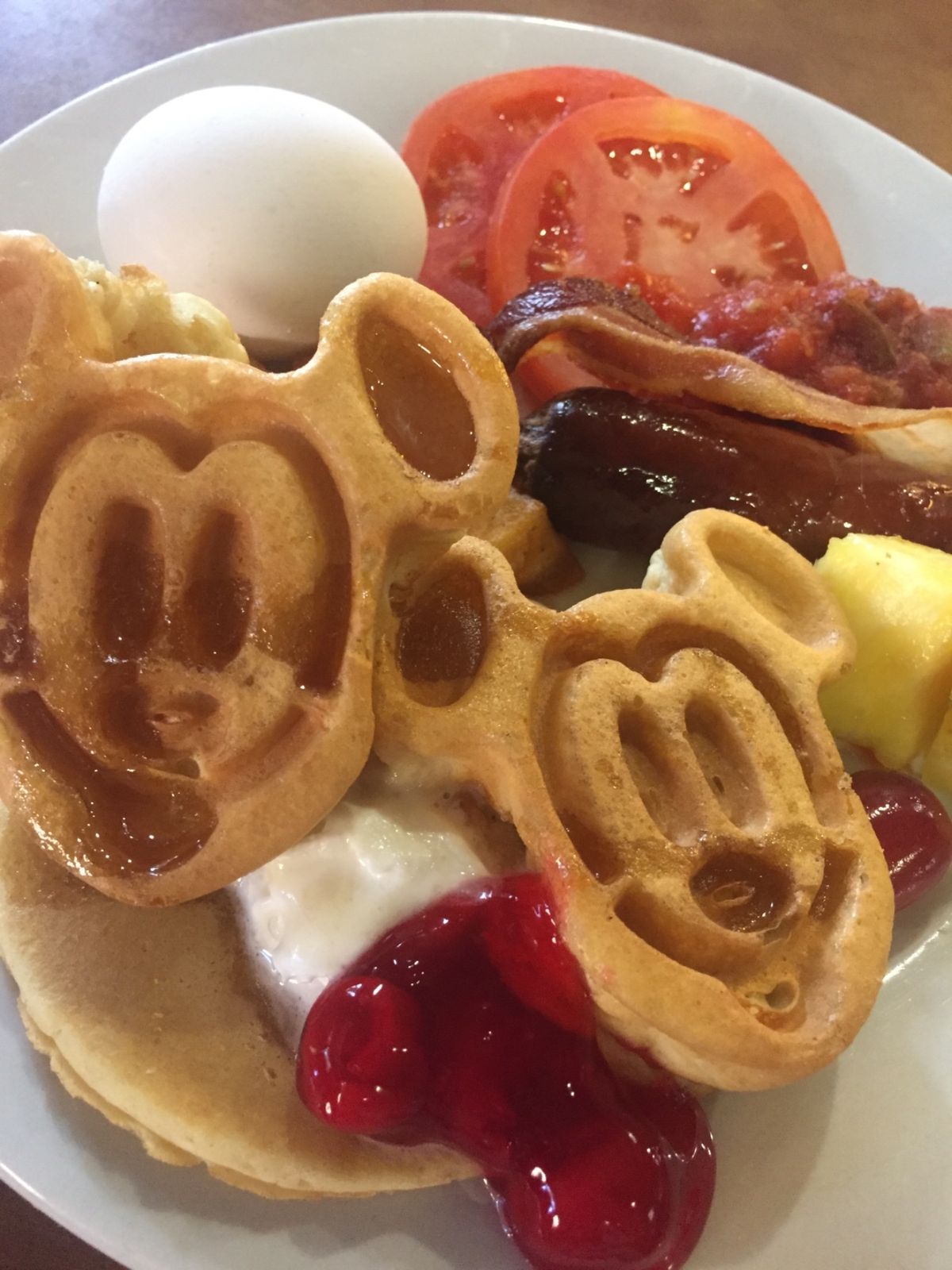 マジック・キングダムのシンデレラ城
エプコットのシンボル、スペースシップ・...