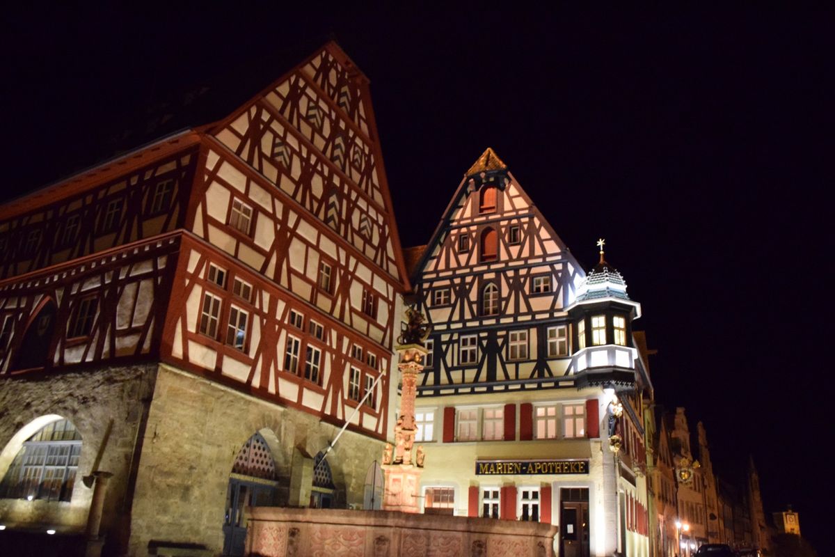 📍ローテンブルク
小さい頃に憧れたおもちゃ箱の中のような街。プレーンライン...