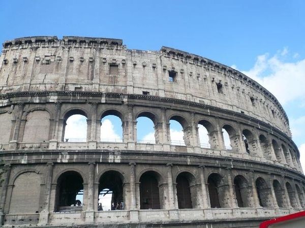 イタリア・ローマ、フィレンツェ、カプリ島、アマルフィ、ソレント「Italy🇮🇹」の写真：コロッセオ☆