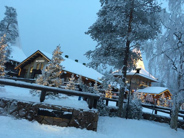 フィンランド・ヘルシンキ、ロヴァニエミ「オーロラとサンタ」の写真：ロヴァニエミ
サンタ村と、オーロラを見に...