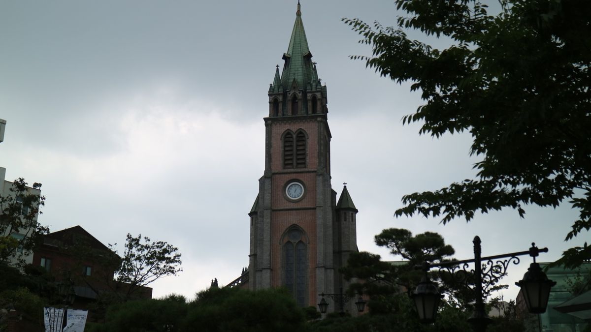 明洞探索。ビールも頂きました。隣の韓国人のおじさんにビール2杯奢ってもらっ...