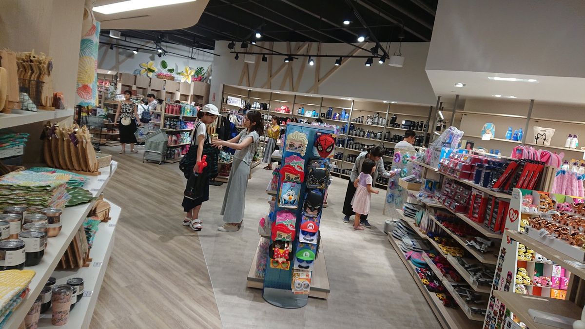 プラザホテルに宿泊。抜群の立地。
ＪＰスーパーストアーに直結してて、とても...