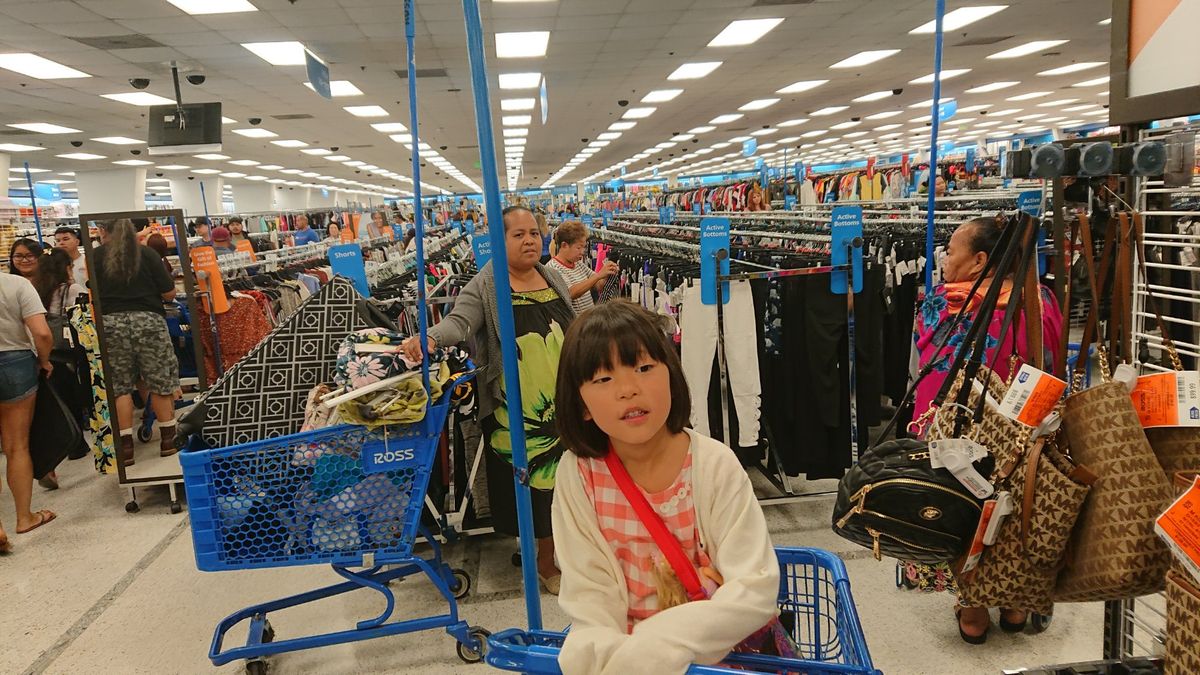 ロスドレスフォーレス
品揃えが半端ない。
アンダーアーマーの靴が３千円。バ...