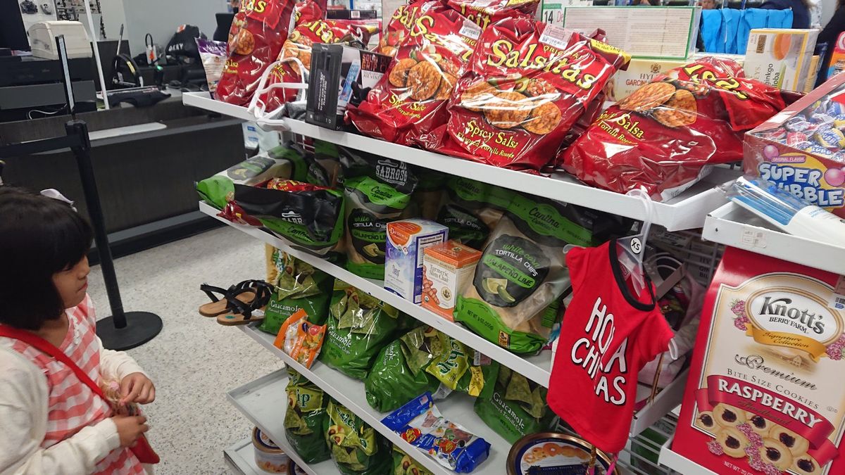 ロスドレスフォーレス
品揃えが半端ない。
アンダーアーマーの靴が３千円。バ...