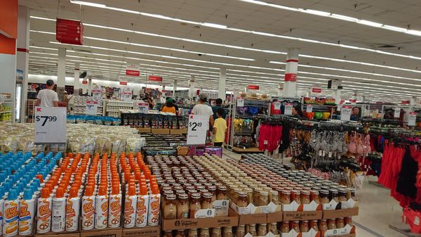 グアム「グアム旅行」の写真：お土産は、Ｋマート！！
チョコやバナナチ...