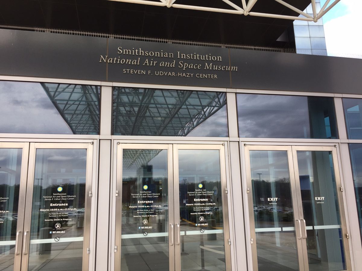 ワシントンのリスは。。。
人馴れし過ぎです！
カメラを向けると。。。
...