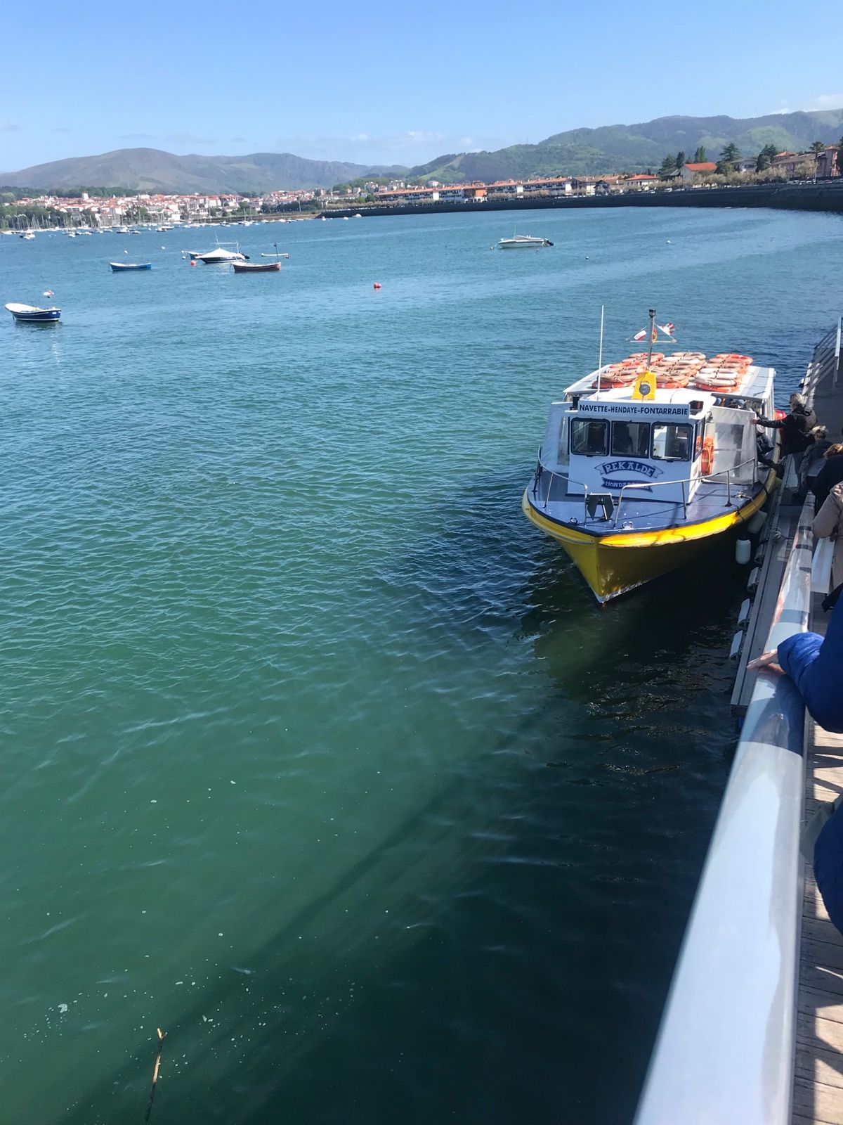 オンダリビア/スペインから船で7-8分 アンダイエ/フランスへ☆