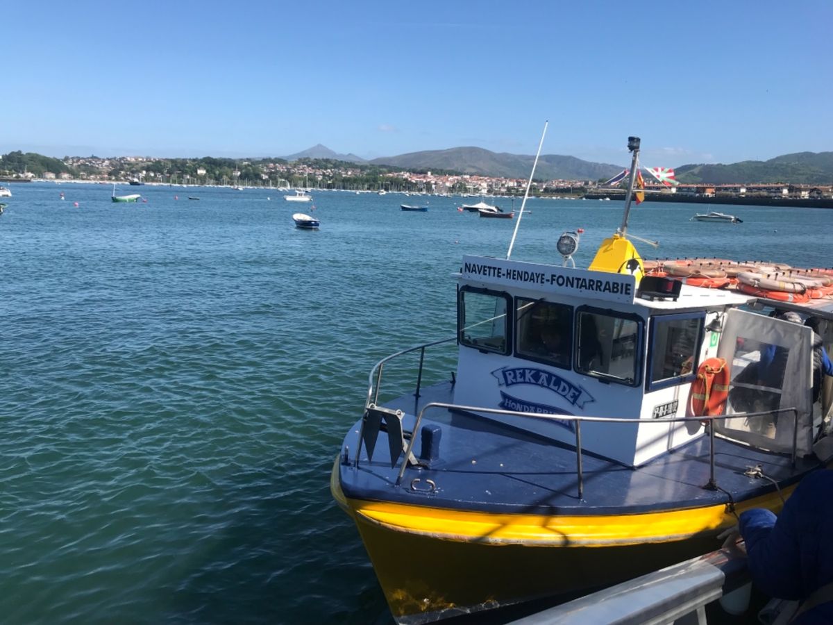 オンダリビア/スペインから船で7-8分 アンダイエ/フランスへ☆