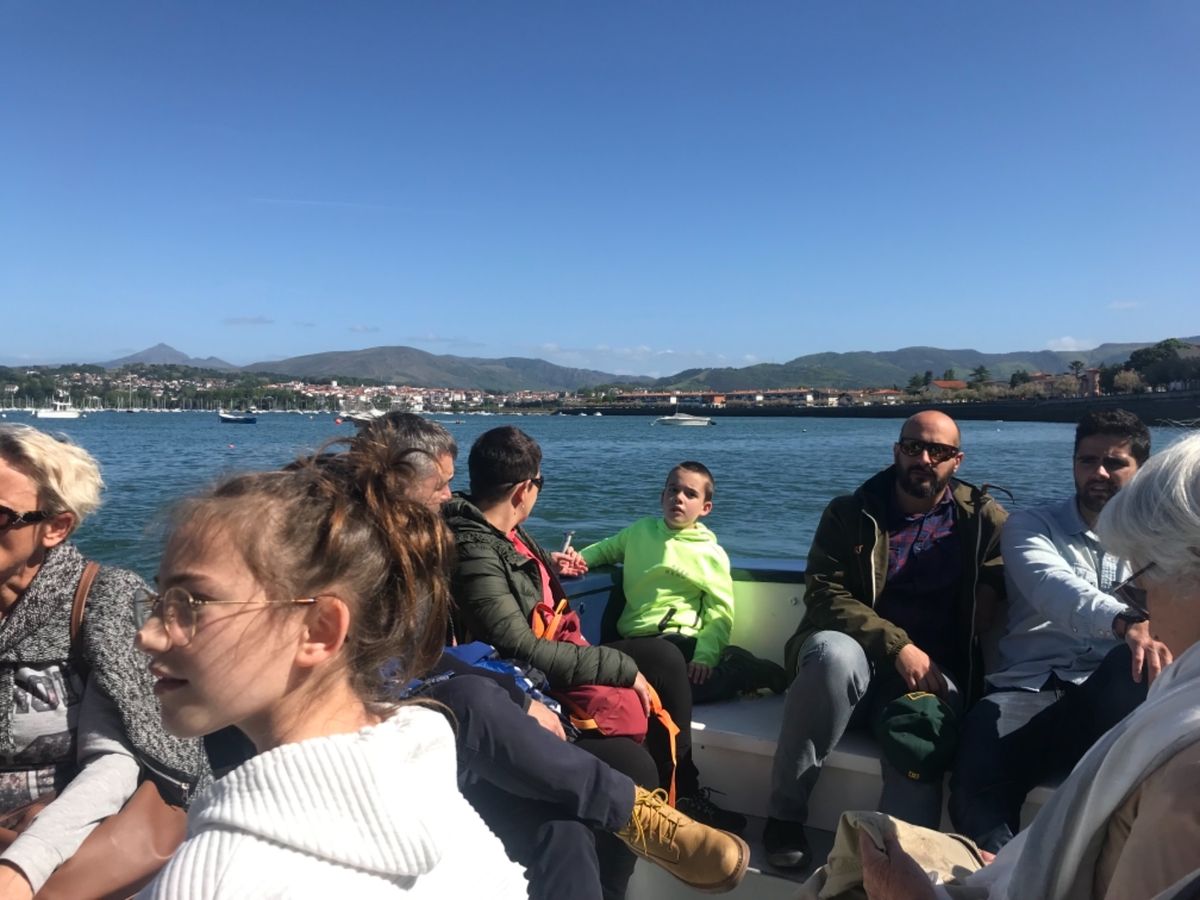 オンダリビア/スペインから船で7-8分 アンダイエ/フランスへ☆