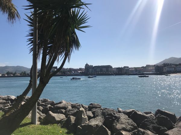 フランス・ビアリッツ「France🇫🇷Basque 」の写真：海の向こうはフランス側からみたスペイン☆