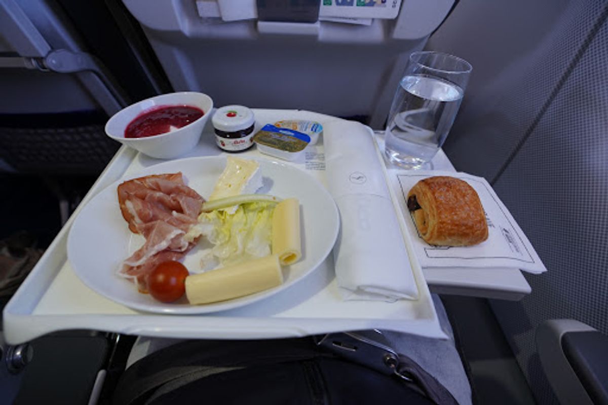 フランクフルト〜マルタもビジネスクラスだった。

ルフトハンザ航空のビジネ...