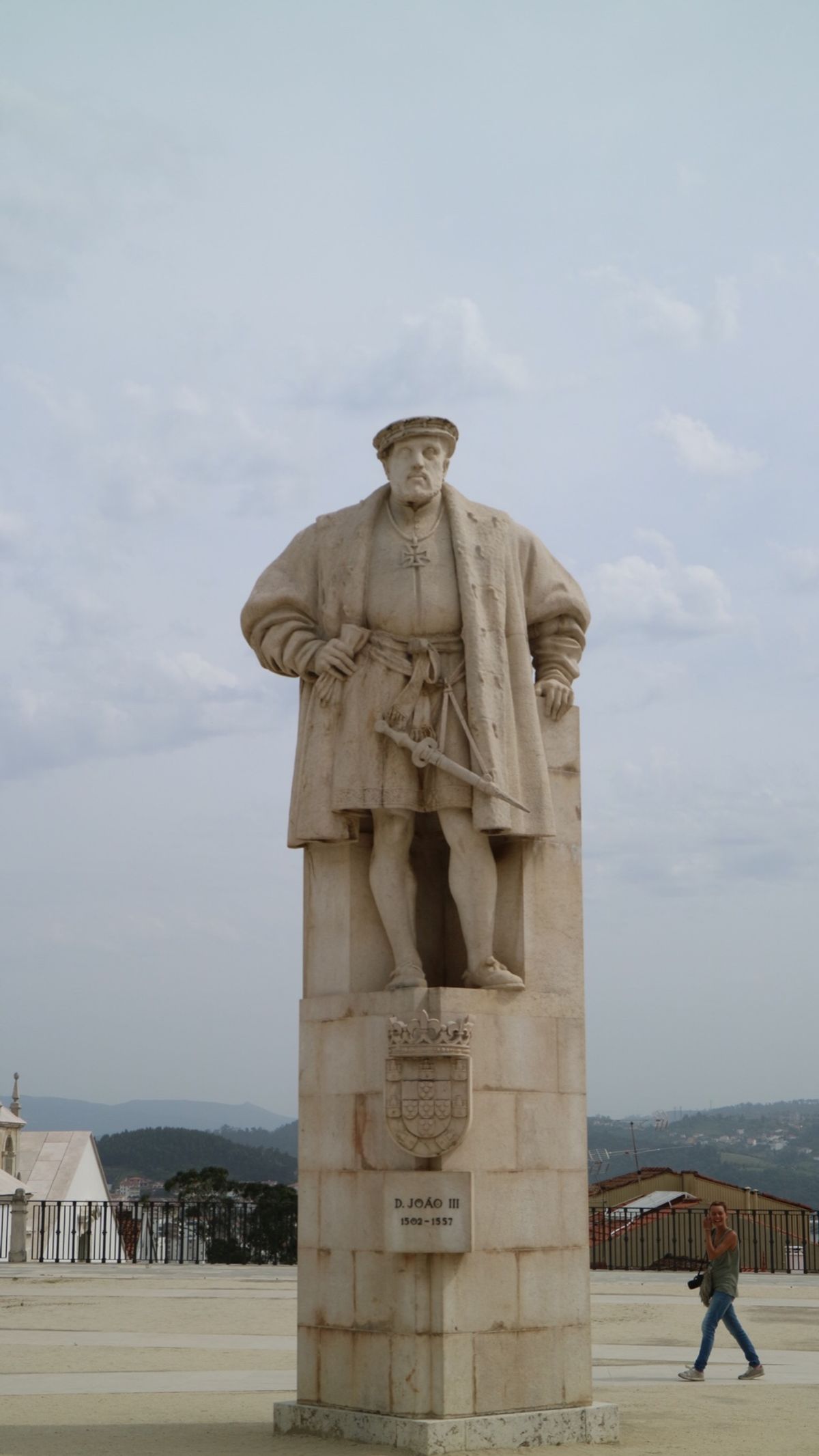 コインブラ大学は世界遺産。ちょうど大学の卒業祭をやっていて、夜遅くまで盛り...