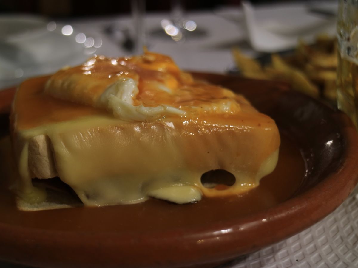 ポルトガルはご飯も美味しい。魚介系も肉系もハズレはありませんでした。当然ビ...