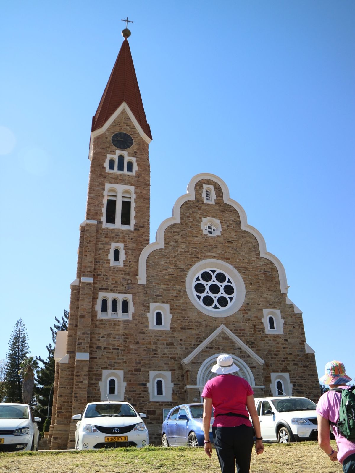 ツアーから帰ってきて、少しウィントフックの街を散策。人通りが少ないところは...