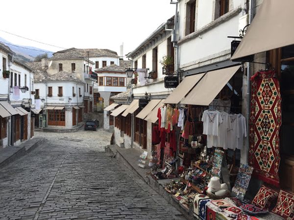 アルバニア・ジロかストラ、ティラーナ「欧州最貧困アルバニア」の写真