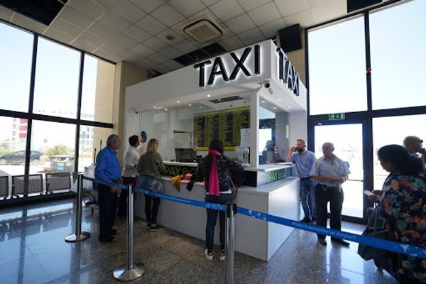 マルタ「マルタ島一人旅」の写真:マルタ空港に到着。
ホテルからの送迎付...