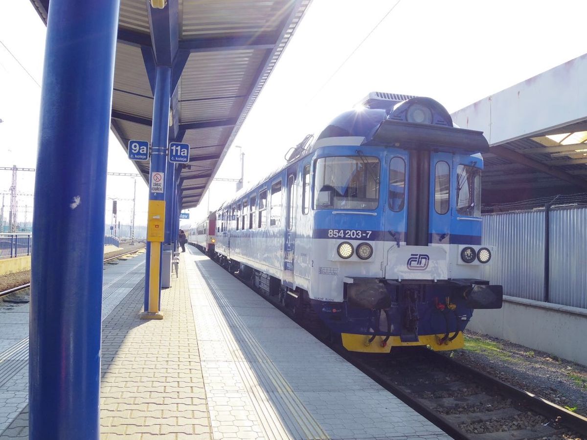 オーストリアのウィーンからチェコのブルノを経由し電車を乗り継いで2時間、ワ...