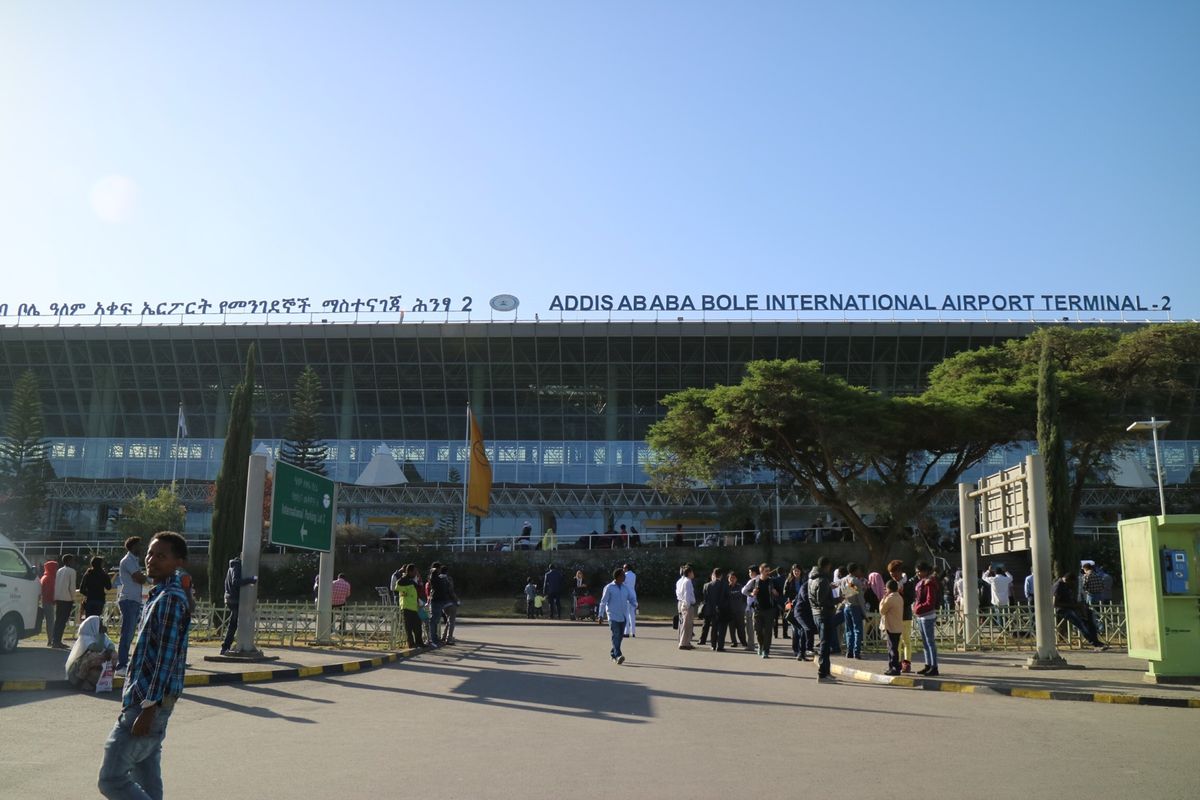 香港からエチオピア航空でアディスアベバへ到着。そのまま国内線でメケレに飛び...