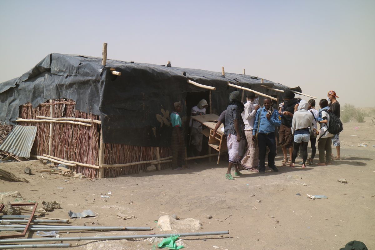 メケレからダナキルツアーに参加。ツアーのオフィスに行くとアフリカ横断中の日...