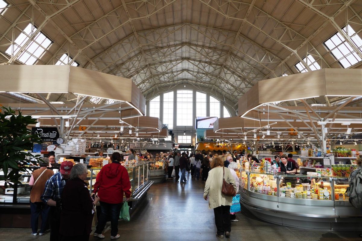 ラトビアの首都 リガ。マーケットは面白かった。あとは ただただ町歩きが楽し...