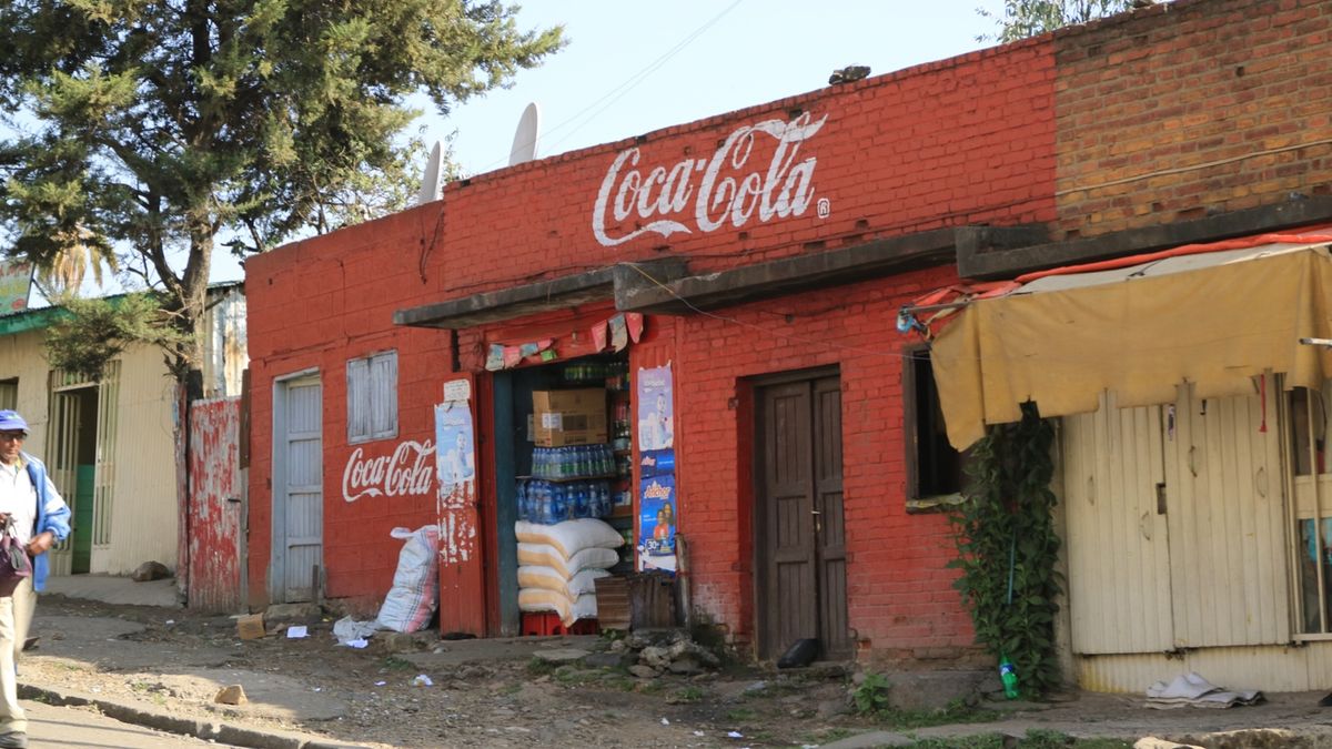 アディスアベバはけっこう都会でした。
ほとんど警察署にいましたけど。iPh...