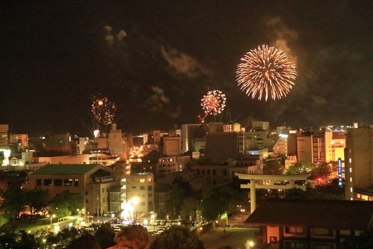 ベランダからは花火も見放題です。花火の写真を上手に撮りたい😵