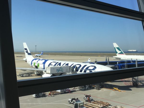 デンマーク・コペンハーゲン「デンマークひとり旅」の写真：フィンエアーのマリメッコ柄機体に乗ってい...