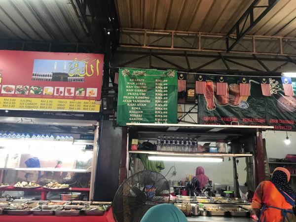 マレーシア「「クアラルンプール 初ＬＣＣ」の巻」の写真：インド人街で、ぬるいカレーを食べました。