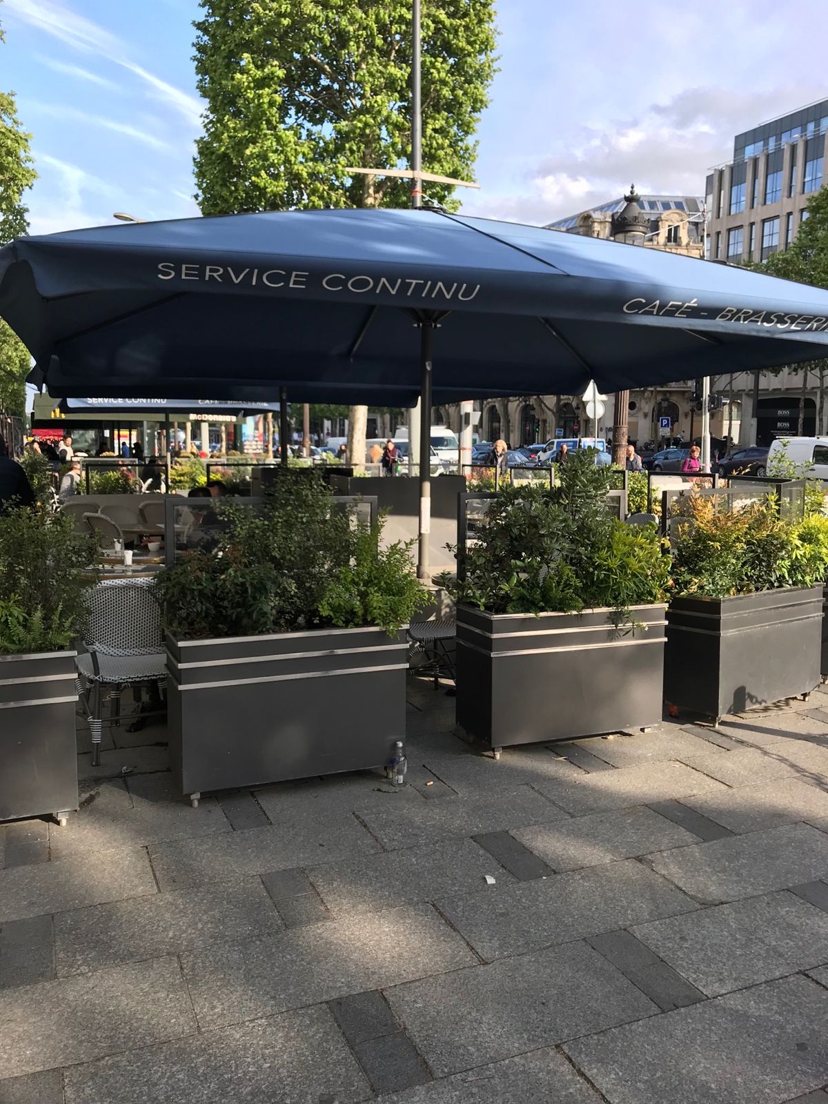 シャンゼリゼ通りのカフェいろいろ。
oh！Champs-Élysées！