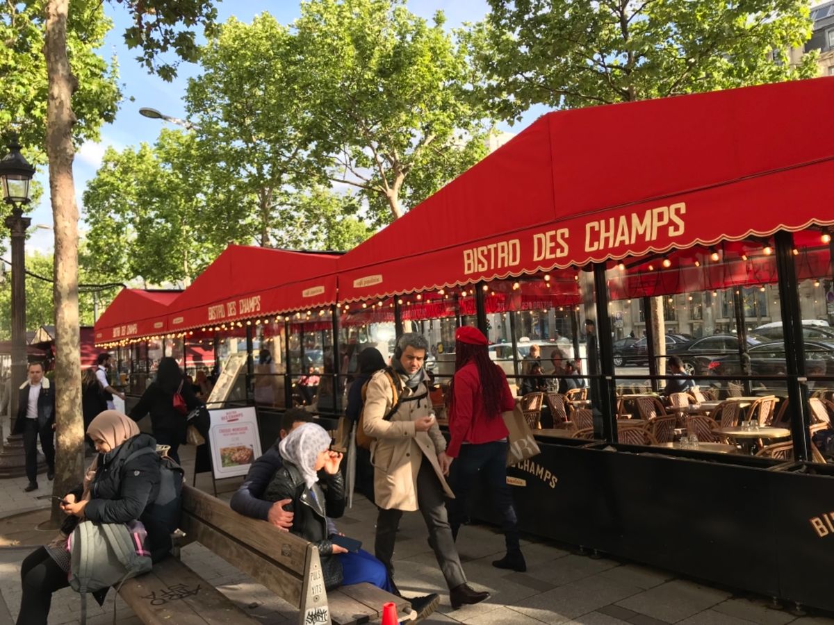 シャンゼリゼ通りのカフェいろいろ。
oh！Champs-Élysées！