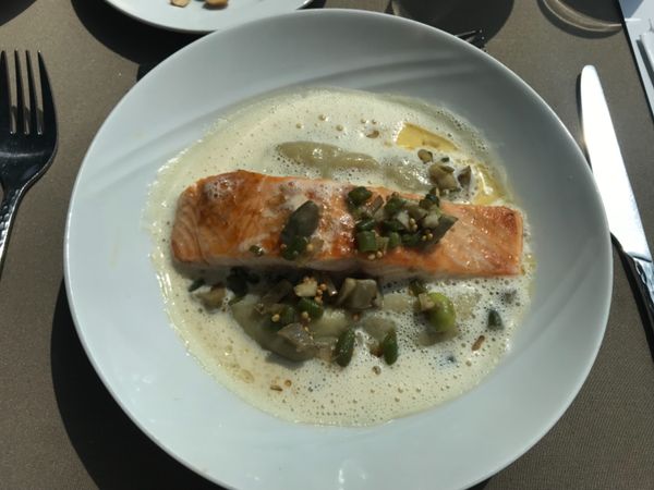 フランス「「パリ 私の夢だから」の巻」の写真：セーヌ川のランチクルーズ。
ワインは飲み放題！