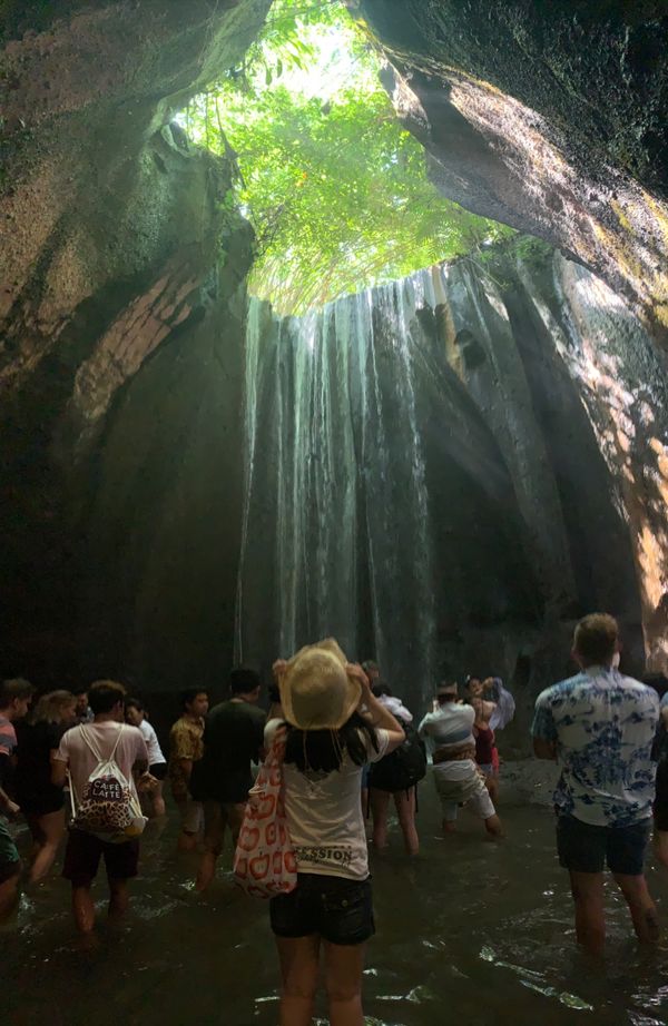 インドネシア・バリ島「バリ島からペニダ島へ」の写真：バリ島の東部にある
トゥカ・チュプンの滝...