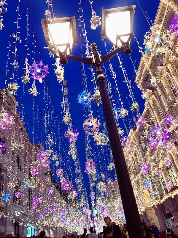 ロシア連邦・モスクワ、サンクトペテルブルク「ロシア」の写真：Nikolskaya Street

...