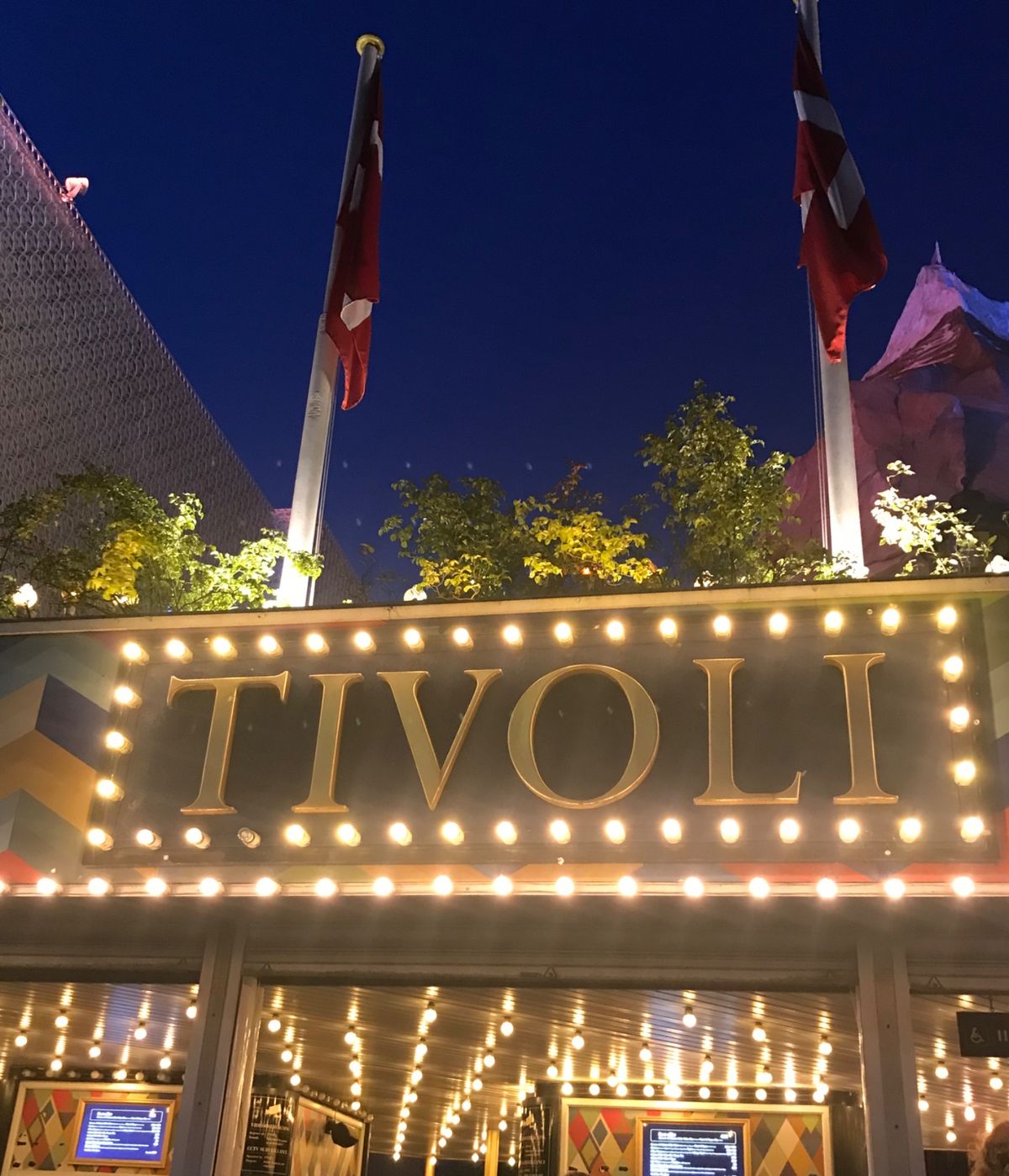 チボリ公園☆あのウォルト•ディズニーが惚れ込んだ場所♡ディズニーランドを手...