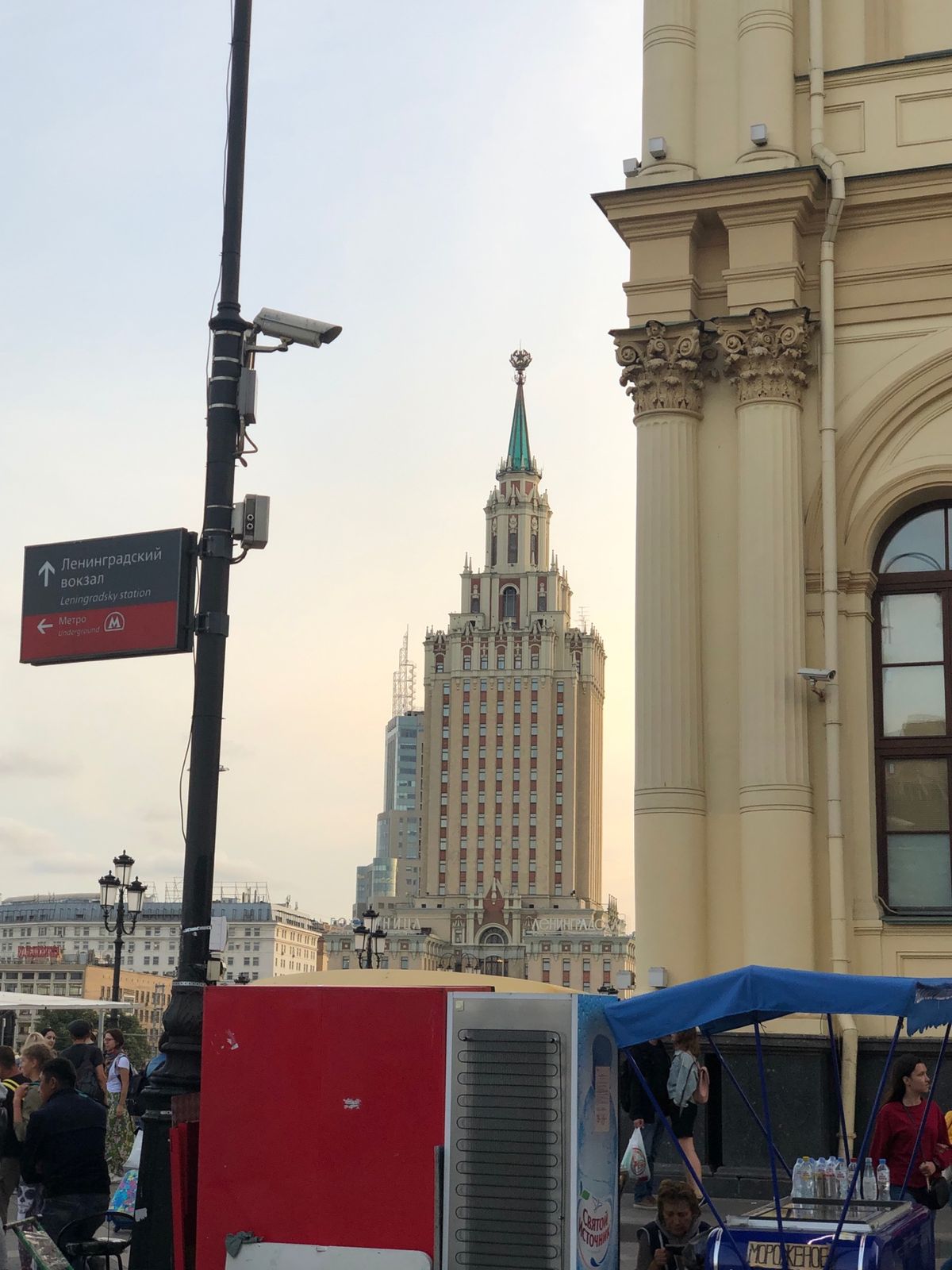 町歩き。次の日の早朝、サンクトペテルブルクに発つのでその予習がてら、
レニ...